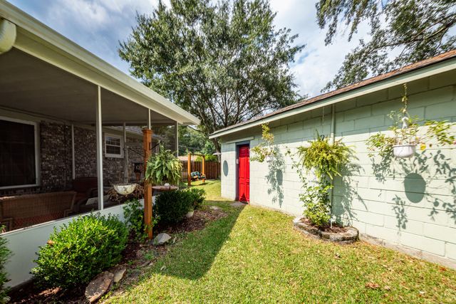 7758 Barclay Avenue, North Charleston, SC 29418