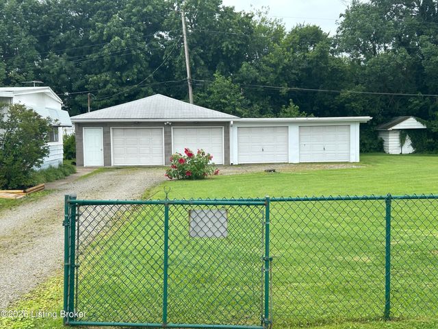 245 Octagon Ave, Louisville, KY 40229
