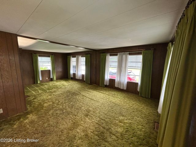 245 Octagon Ave, Louisville, KY 40229