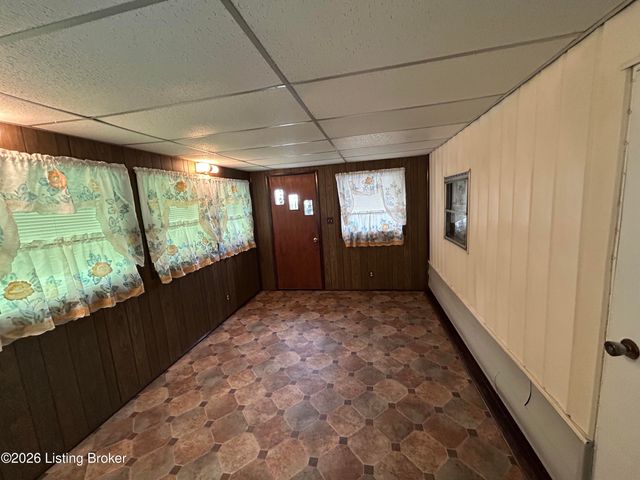 245 Octagon Ave, Louisville, KY 40229