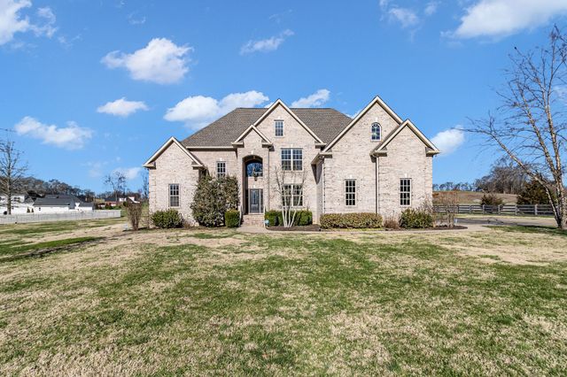 423 Carters Creek Pike, Columbia, TN 38401
