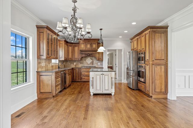 423 Carters Creek Pike, Columbia, TN 38401