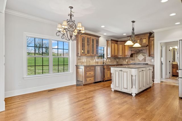 423 Carters Creek Pike, Columbia, TN 38401