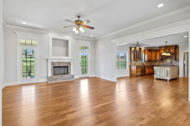 423 Carters Creek Pike, Columbia, TN 38401