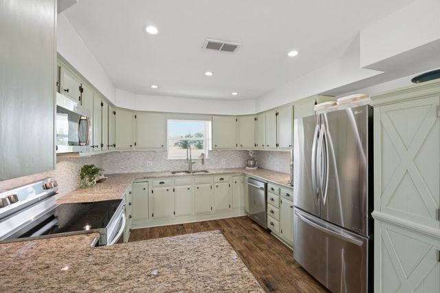 698 Hackberry Road, Van Alstyne, TX 75495