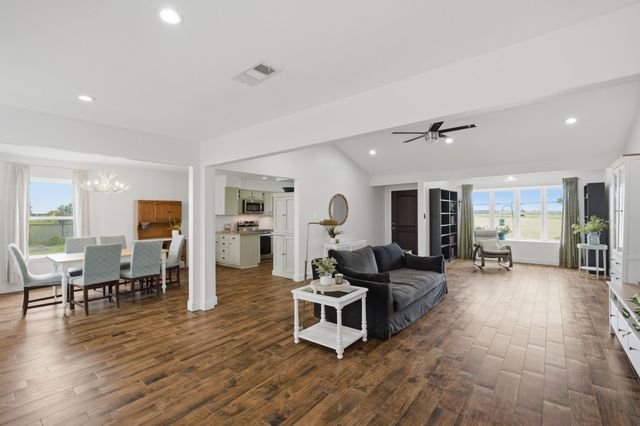 698 Hackberry Road, Van Alstyne, TX 75495