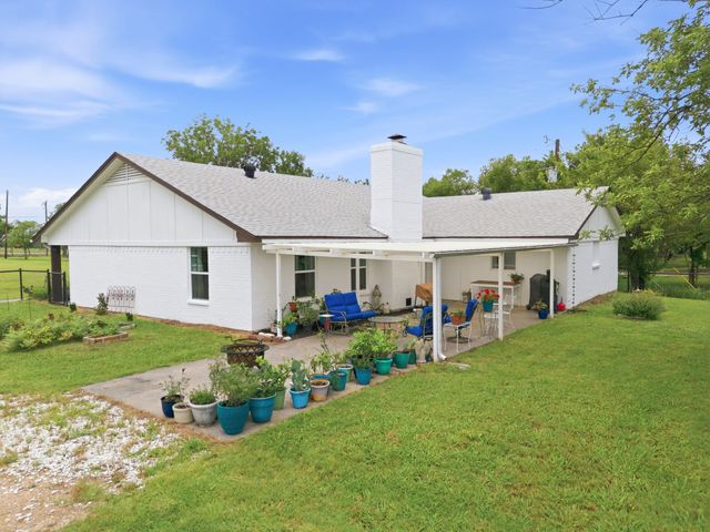 698 Hackberry Road, Van Alstyne, TX 75495