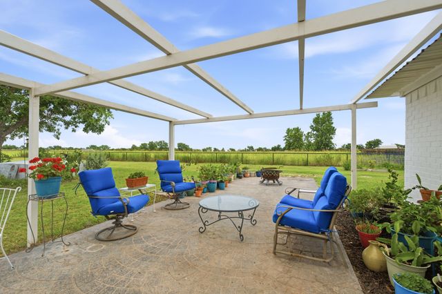 698 Hackberry Road, Van Alstyne, TX 75495
