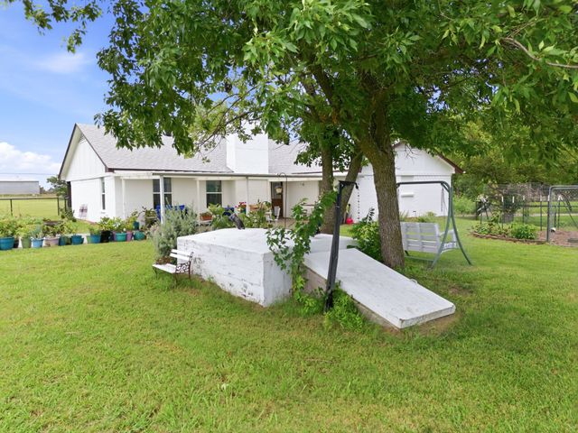 698 Hackberry Road, Van Alstyne, TX 75495