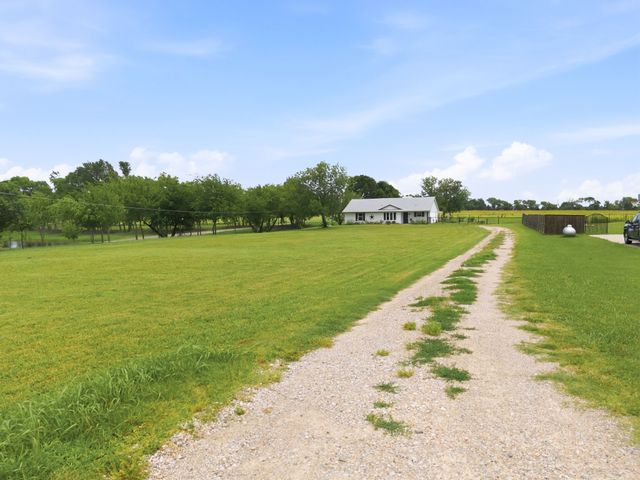 698 Hackberry Road, Van Alstyne, TX 75495