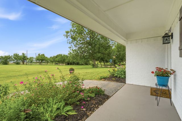 698 Hackberry Road, Van Alstyne, TX 75495