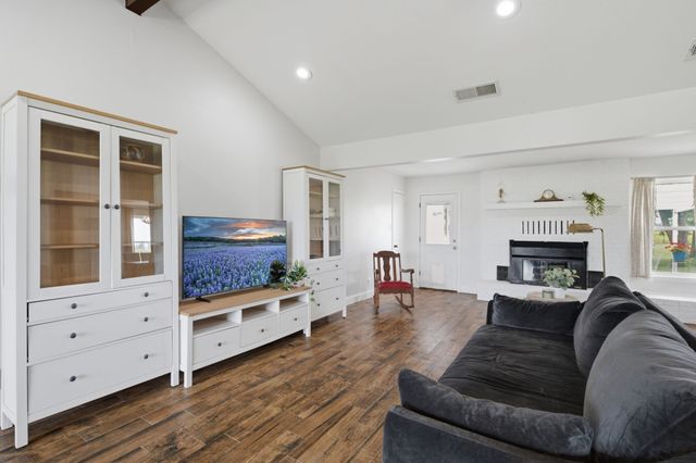 698 Hackberry Road, Van Alstyne, TX 75495