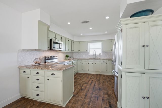 698 Hackberry Road, Van Alstyne, TX 75495