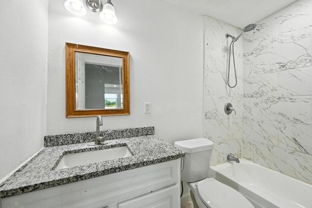 320 T A CARROLL Avenue, Corsicana, TX 75110