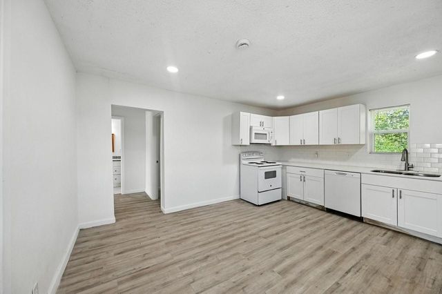 320 T A CARROLL Avenue, Corsicana, TX 75110