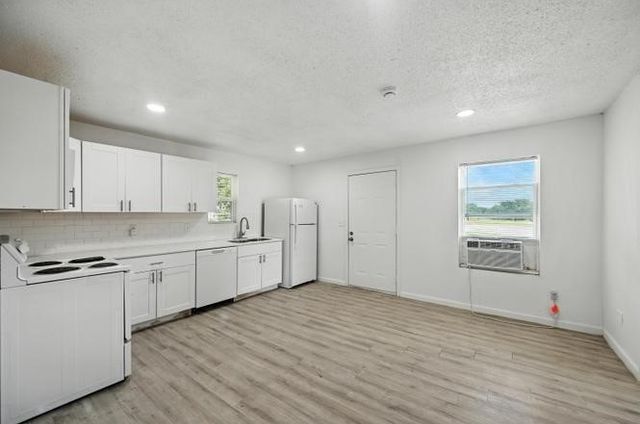 320 T A CARROLL Avenue, Corsicana, TX 75110