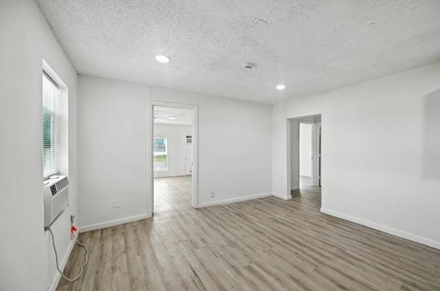 320 T A CARROLL Avenue, Corsicana, TX 75110