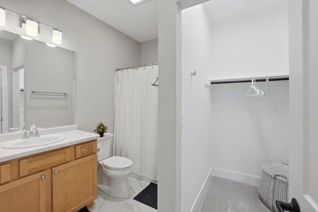 3082 Monona COURT, Oconomowoc, WI 53066