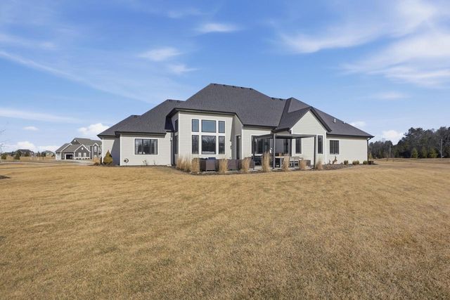 3082 Monona COURT, Oconomowoc, WI 53066