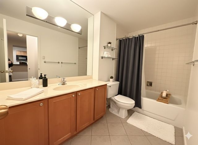 211 E OHIO Street 910, Chicago, IL 60611