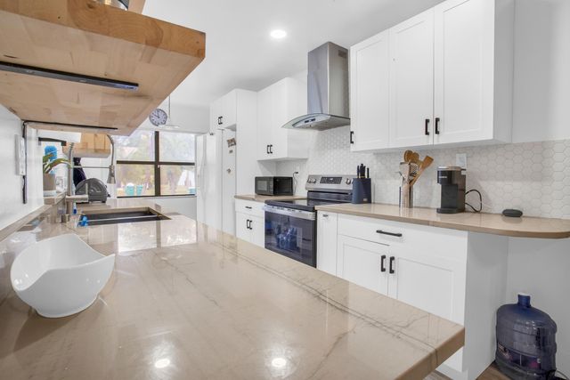 8202 NW 100th Drive, Tamarac, FL 33321