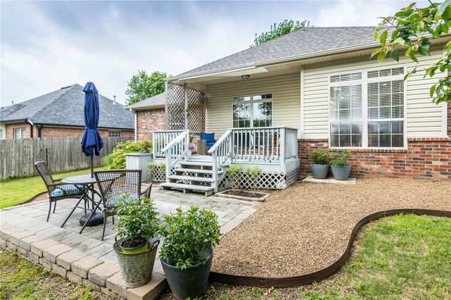 215 Dawn Drive, Centerton, AR 72719