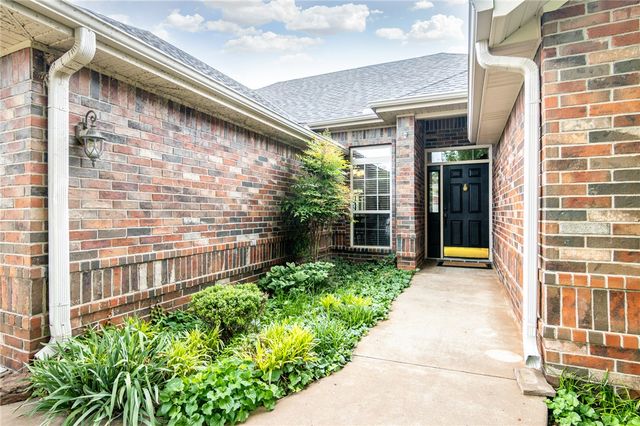 215 Dawn Drive, Centerton, AR 72719
