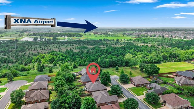 215 Dawn Drive, Centerton, AR 72719