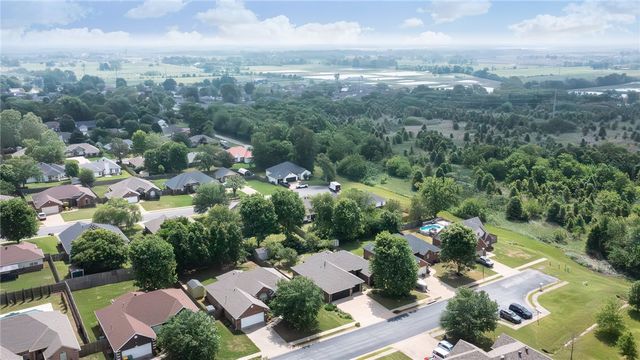 215 Dawn Drive, Centerton, AR 72719