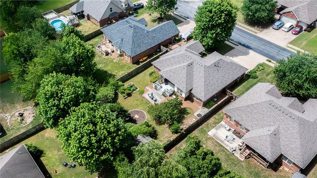 215 Dawn Drive, Centerton, AR 72719