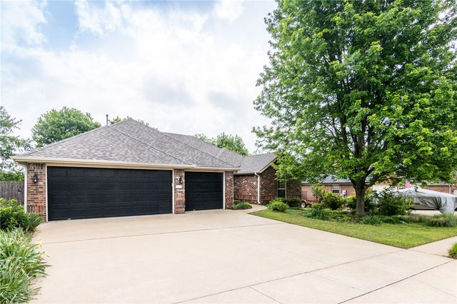 215 Dawn Drive, Centerton, AR 72719