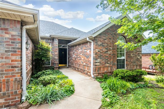215 Dawn Drive, Centerton, AR 72719
