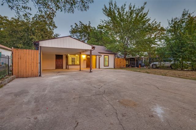 422 SE 11th Street, Grand Prairie, TX 75051