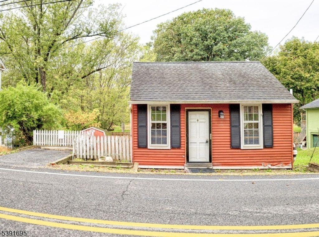 19 Musconetcong River Rd, Lebanon Twp., NJ 08827
