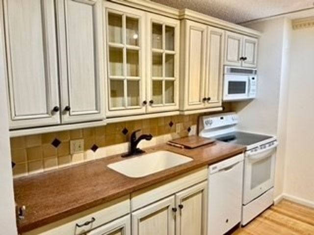 40 Village Rd 108A, Middleton, MA 01949