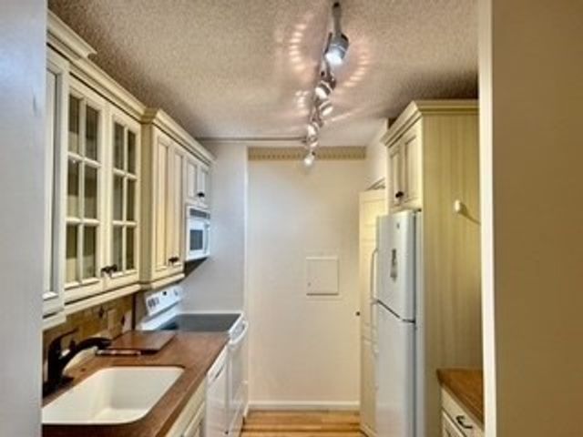 40 Village Rd 108A, Middleton, MA 01949