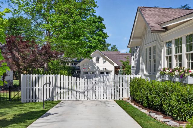 112 Lewisburg Ave, Franklin, TN 37064