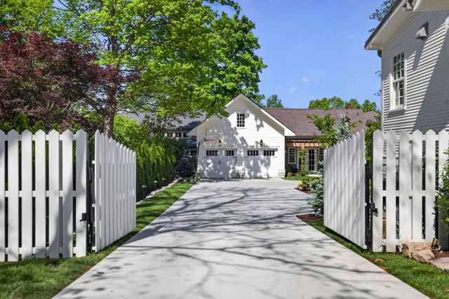 112 Lewisburg Ave, Franklin, TN 37064