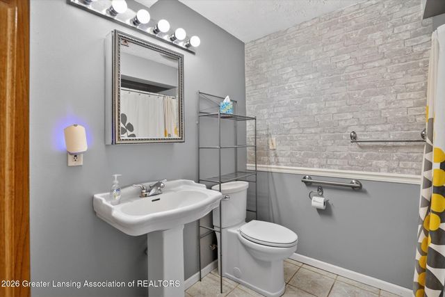 7042 Rossman Highway, Eaton Rapids, MI 48827