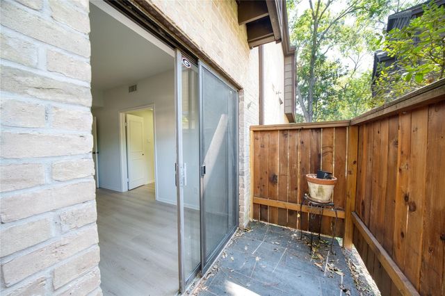 11711 Memorial Dr Drive 573, Houston, TX 77024