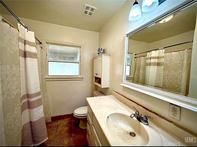 2512 Barnett, Bakersfield, CA 93308