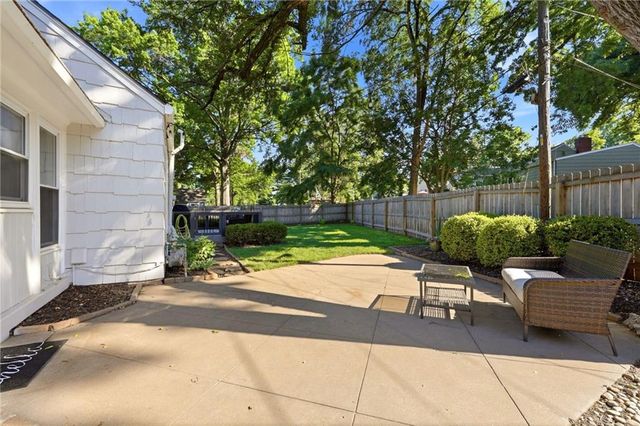 5608 Roeland Drive, Roeland Park, KS 66205