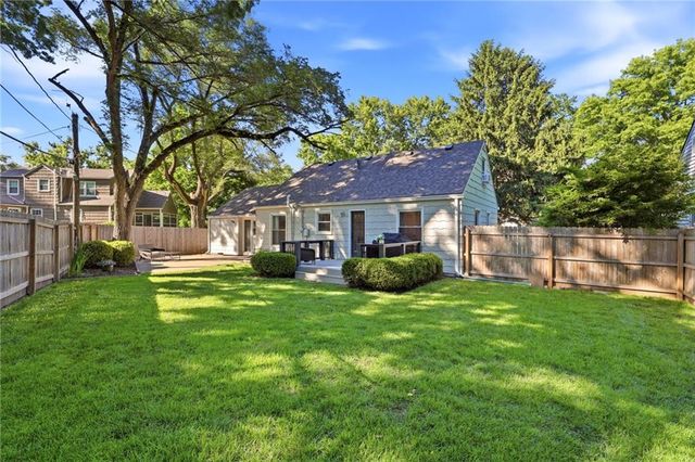 5608 Roeland Drive, Roeland Park, KS 66205