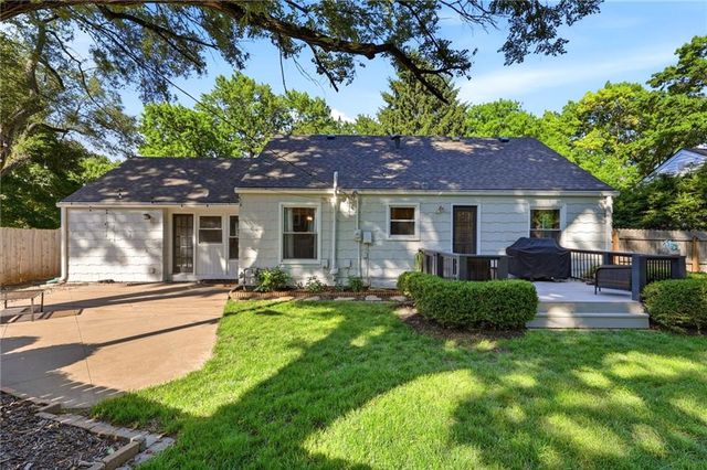 5608 Roeland Drive, Roeland Park, KS 66205