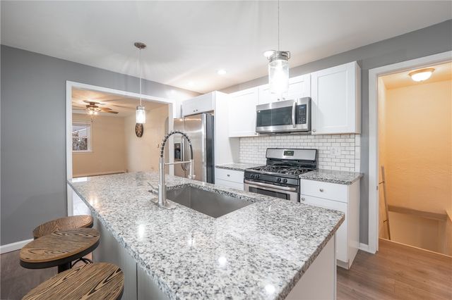 106 Kingston St, Unity Twp, PA 15650