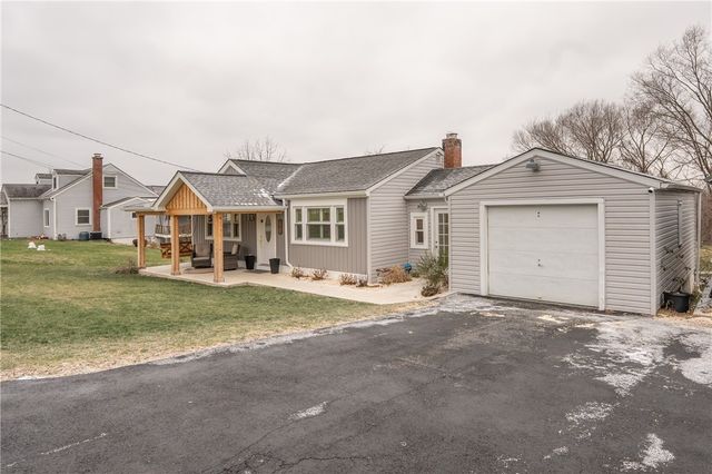 106 Kingston St, Unity Twp, PA 15650