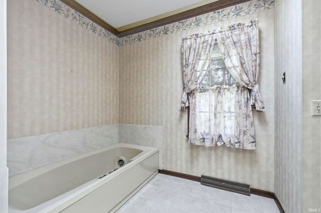 5720 Devils Hollow Road, Fort Wayne, IN 46814