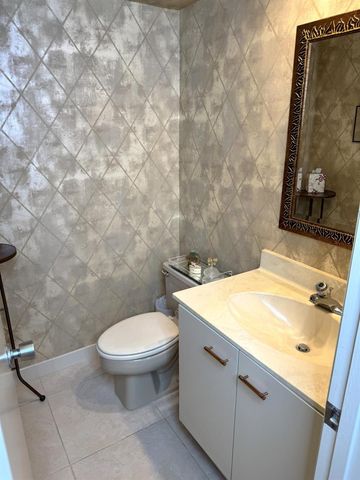 625 Oaks Drive 106, Pompano Beach, FL 33069