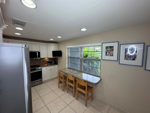 625 Oaks Drive 106, Pompano Beach, FL 33069