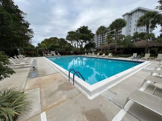 625 Oaks Drive 106, Pompano Beach, FL 33069